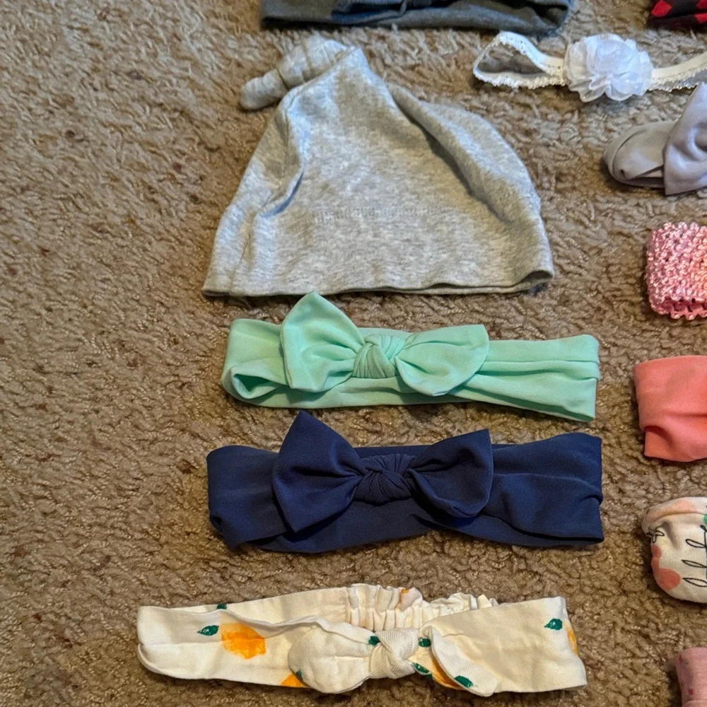 Newborn Assorted Hats And Headbands 16 Headbands 4 Hats (2 Hats For 9 Months)